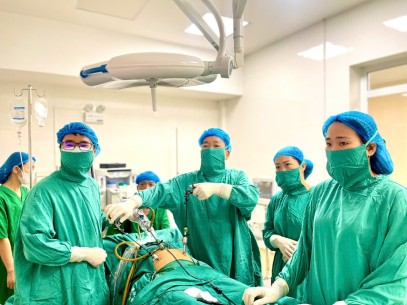 Dụng cụ tử cung lạc chỗ 1